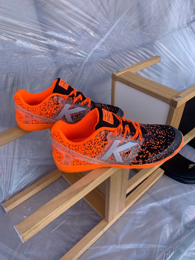 Zapatillas Kelme Naranja y negro