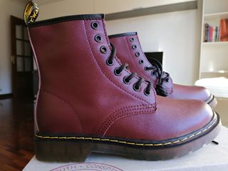 Botas militares estilo Dr. Martens de segunda mano por 40 EUR en Itsasondo  en WALLAPOP
