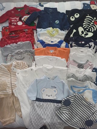 Lote ropa bebe (25 prendas) 2-3 meses de segunda mano por 30 EUR en Murcia  en WALLAPOP