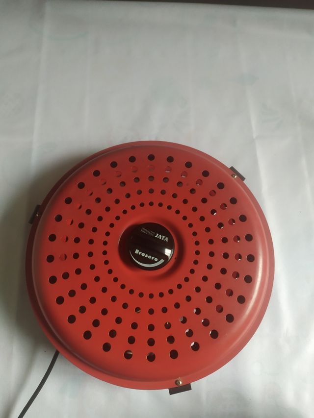Brasero calentador eléctrico Jata seminuevo.