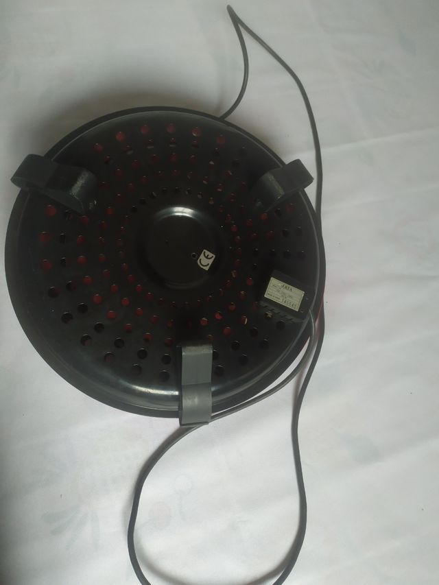 Brasero calentador eléctrico Jata seminuevo.