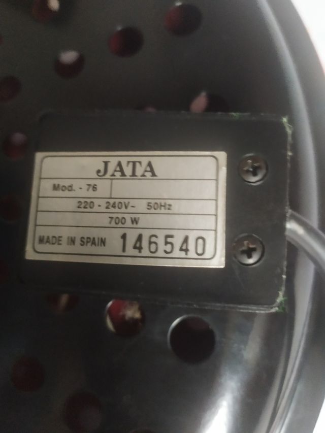 Brasero calentador eléctrico Jata seminuevo.