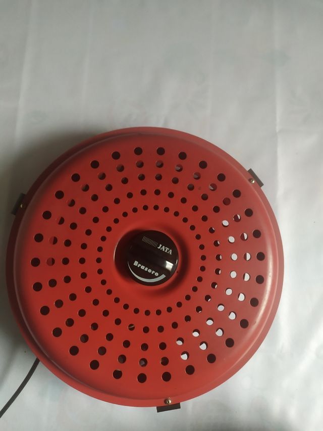 Brasero calentador eléctrico Jata seminuevo.