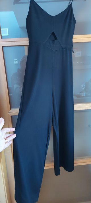 Mono mujer STRADIVARIUS de segunda mano por 15 EUR en Cerdanyola del Vallès  en WALLAPOP