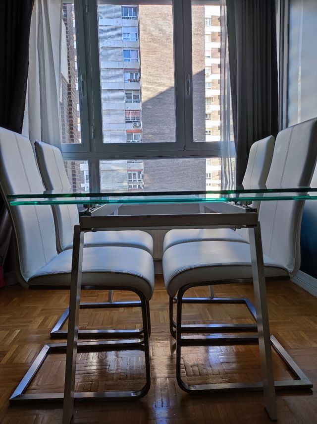 Mesa comedor extensible cristal con sillas