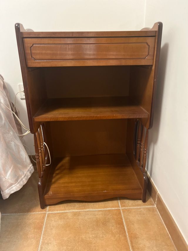 Mueble auxiliar clasico