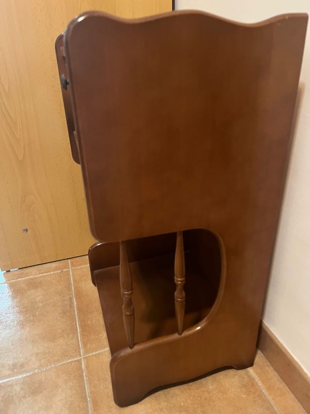 Mueble auxiliar clasico.