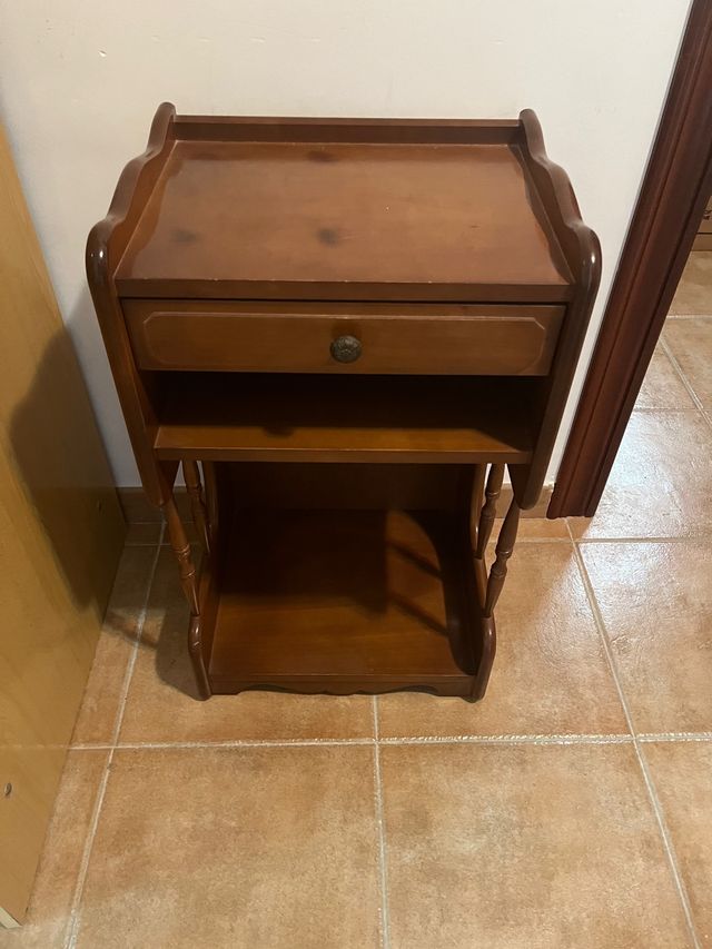 Mueble auxiliar clasico.