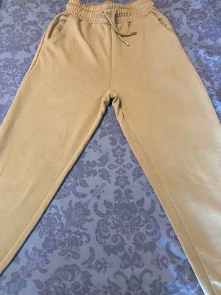 Pantalón chándal Stradivarius de segunda mano por 5 EUR en Torremolinos en  WALLAPOP