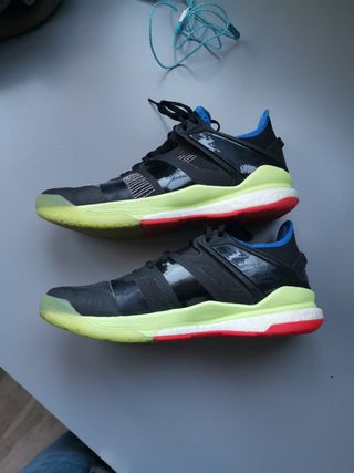 Adidas Stabil X Negras de segunda mano por 40 EUR en Madrid en WALLAPOP