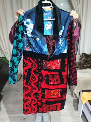 Chaqueta desigual de segunda mano por 150 EUR en Igualada en WALLAPOP