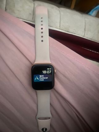 Apple watch serie 5 Rosa de segunda mano por 300 EUR en Madrid en WALLAPOP