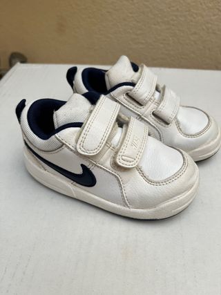 Deportivas Nike talla 21 de segunda mano por 3 EUR en Las Gabias en WALLAPOP