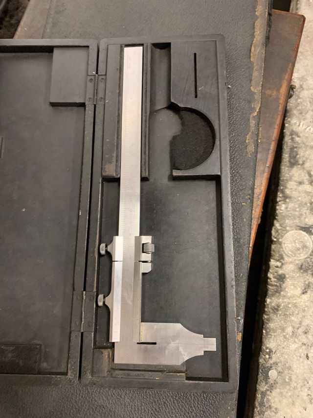 Pie de rei grande de tornero