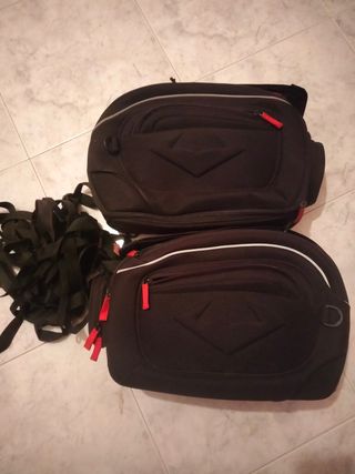 Maletas laterales moto de segunda mano por 50 EUR en Cuatrovientos en  WALLAPOP