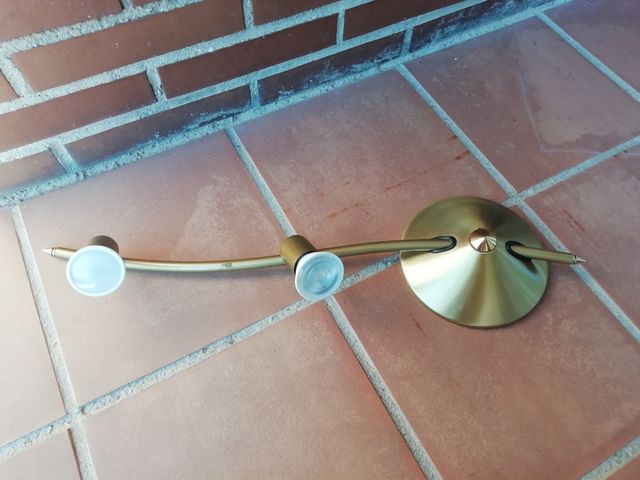 Lámpara o aplique de pasillo.