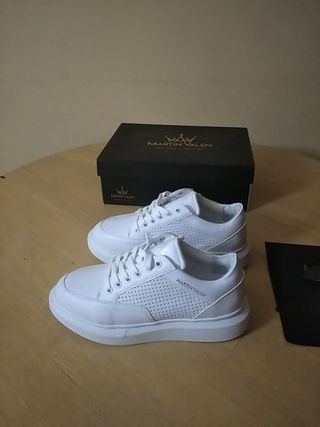 Zapatillas hombre Martin Valen color blanco de segunda mano por 40 EUR en  San Cristóbal de La Laguna en WALLAPOP