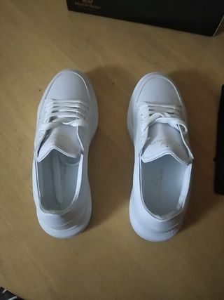 Zapatillas hombre Martin Valen color blanco de segunda mano por 40 EUR en  San Cristóbal de La Laguna en WALLAPOP