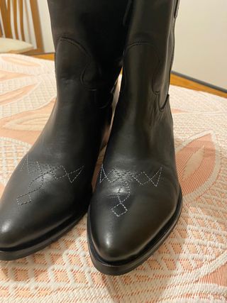 Botines Cowboy( piel super suave) Wonders de segunda mano por 49 EUR en  Valencia en WALLAPOP