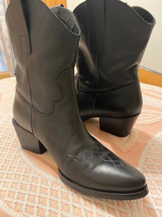 Botines Cowboy( piel super suave) Wonders de segunda mano por 49 EUR en  Valencia en WALLAPOP