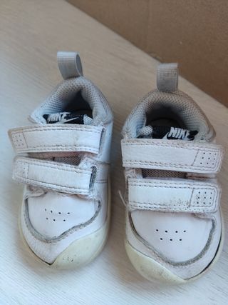 Zapatillas Nike 18.5 primeros pasos de segunda mano por 10 EUR en Soria en  WALLAPOP