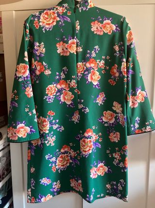 Vestido Zara. Estilo oriental. de segunda mano por 15 EUR en Zaragoza en  WALLAPOP