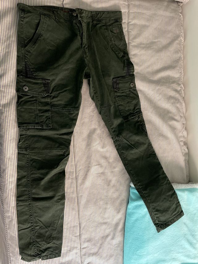 Nuovi pantaloni verde scuro