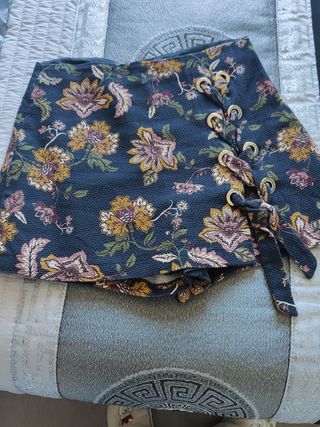 Falda-pantalon Stradivarius de segunda mano por 5 EUR en Fuenlabrada en  WALLAPOP