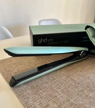 Planchas de pelo GHD gold neo-mint de segunda mano por 140 EUR en Alicante  en WALLAPOP
