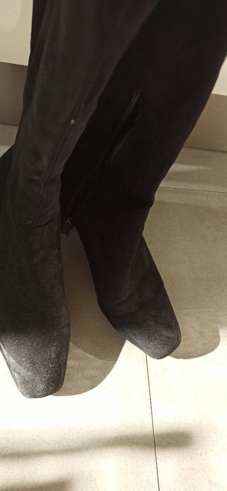 Botas altas de ante Stradivarius de segunda mano por 19 EUR en Gijón en  WALLAPOP