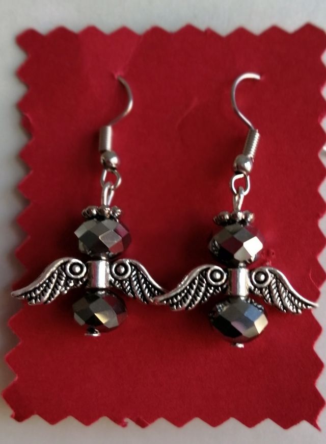 pendientes de angelitos en gris