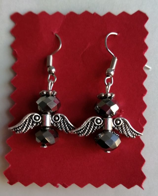 pendientes de angelitos en gris