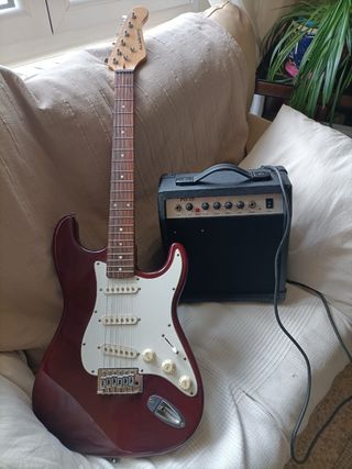 Guitarra eléctrica y amplificador de segunda mano por 140 EUR en Oviedo en  WALLAPOP