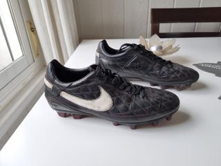 Botas fútbol Nike Ronaldinho 10 talla 43, 9.5 USA de segunda mano por 50  EUR en Málaga en WALLAPOP