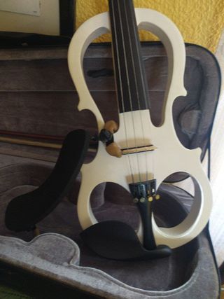 Violín eléctrico de segunda mano en WALLAPOP