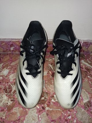 Botas fútbol Adidas Talla 40 de segunda mano por 10 EUR en Paterna en  WALLAPOP