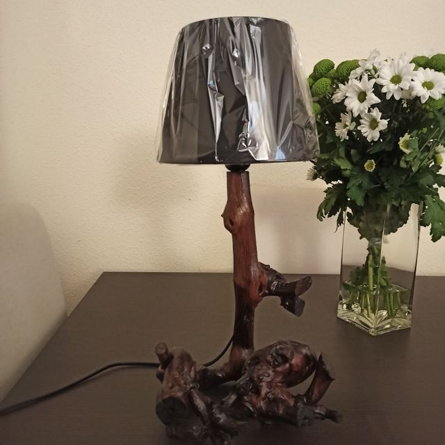 Lámpara artesana madera de parra