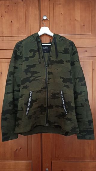 Sudadera camuflaje Hollister de segunda mano por 18 EUR en  Amorebieta-Etxano en WALLAPOP