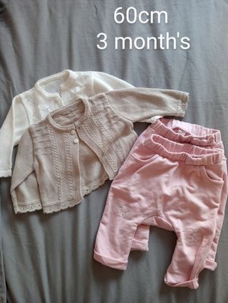 Ropa niña bebe recién nacido 0-3 meses de segunda mano por 3 EUR en  Valencia en WALLAPOP