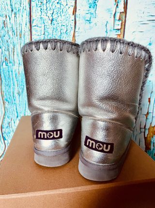 Botas mou plateadas de segunda mano por 89 EUR en Gijón en WALLAPOP