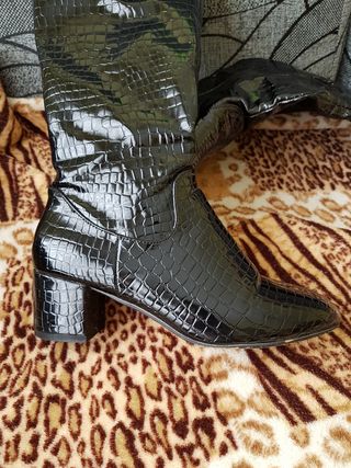 Botas negras charol Marypaz de segunda mano por 4 EUR en Os Coiñas en  WALLAPOP