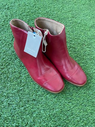 Botines piel a estrenar Zara de segunda mano por 9 EUR en La Cañada en  WALLAPOP