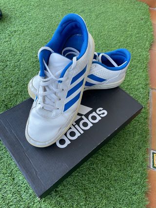 Zapatillas Adidas Talla 38 de segunda mano por 6 EUR en La Cañada en  WALLAPOP