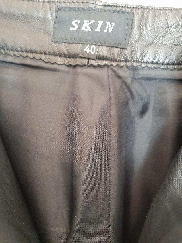Pantalón de piel