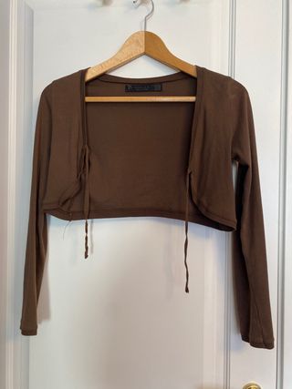 Chaqueta torera Zara de segunda mano por 4 EUR en Valladolid en WALLAPOP