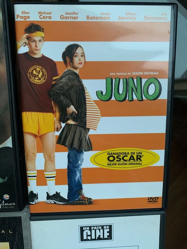 El honor de los Prizzi, Juno,