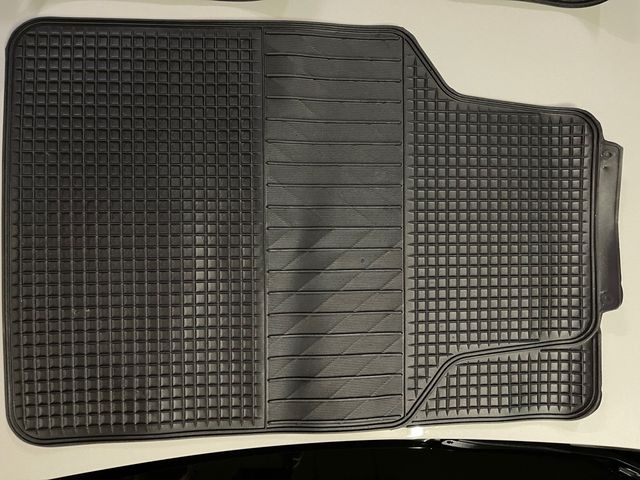 Alfómbrillas para coche nuevas.