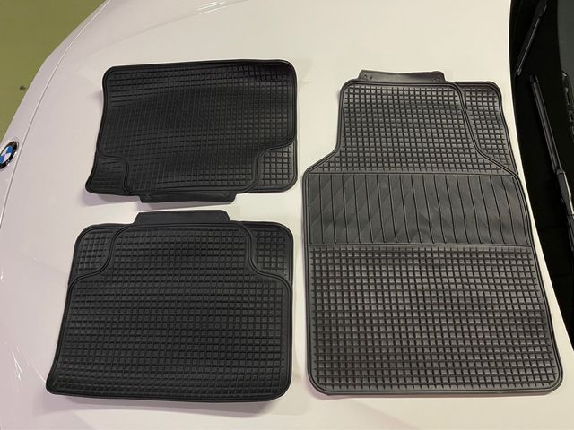 Alfómbrillas para coche nuevas.