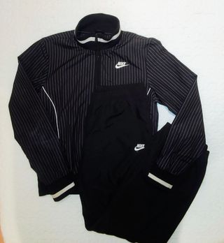 Chándal *Nike retro de segunda mano por 50 EUR en Calahorra en WALLAPOP