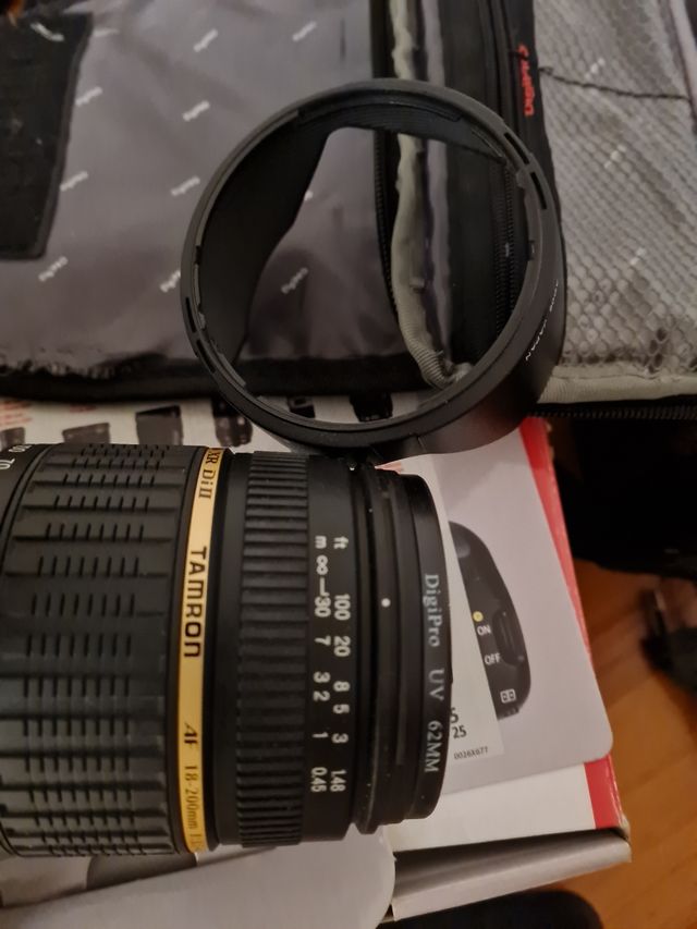 Cámara reflex Canon EOS 400D con 2 objetivos.